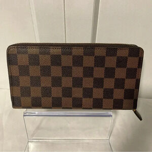 💚 Brown Checkered pattern wallet - like new